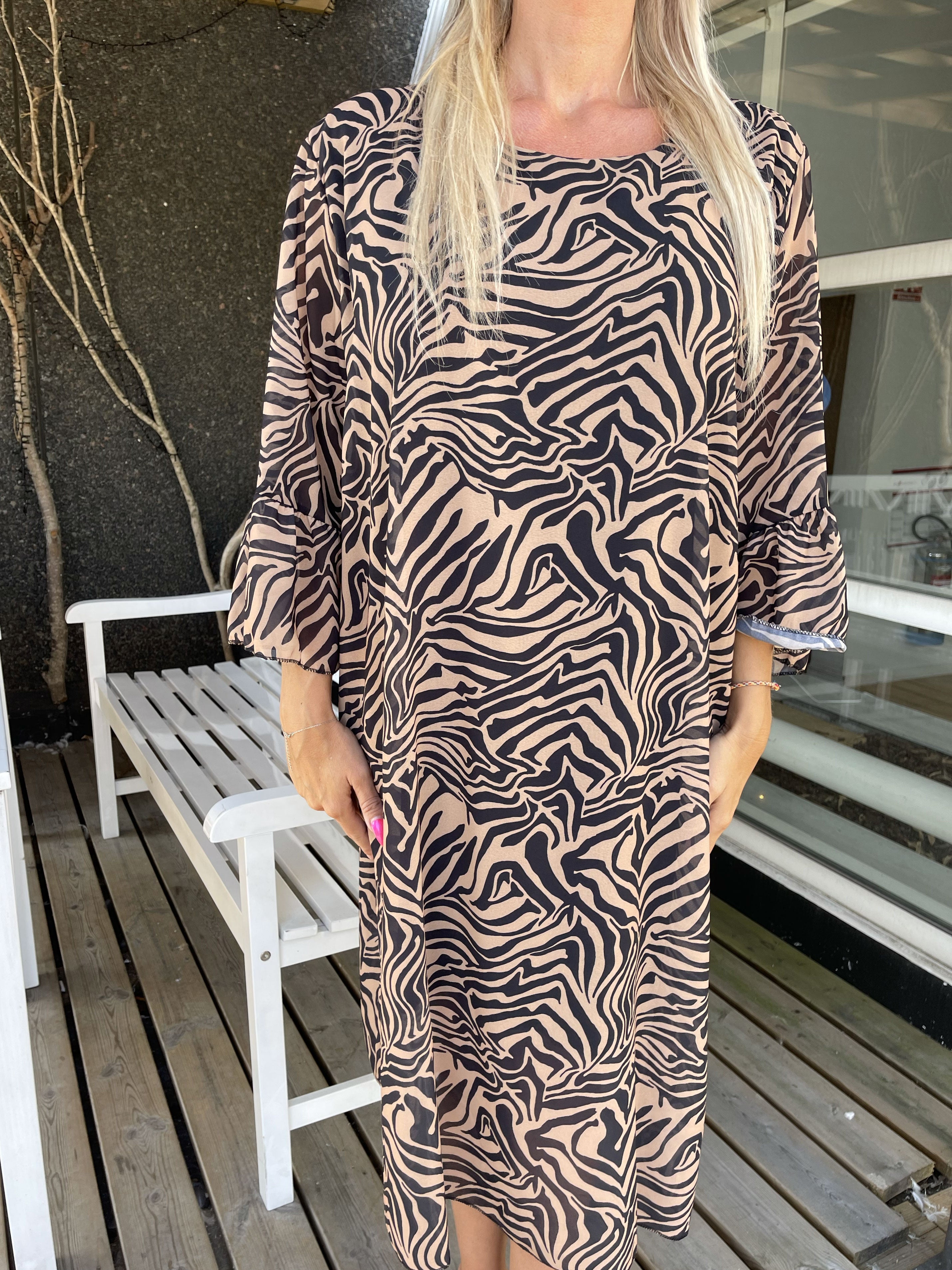 Olive - Kjole med zebra mønster